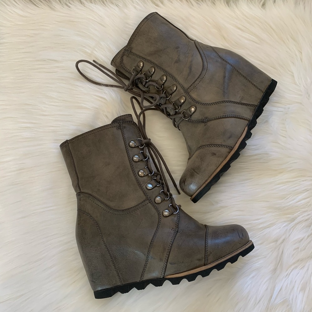 Merona Platform boot Brown/ Khaki Size 8